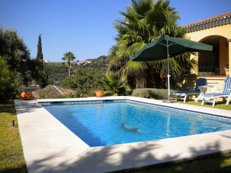 Vrijstaande Villa te koop in Estepona R4376122