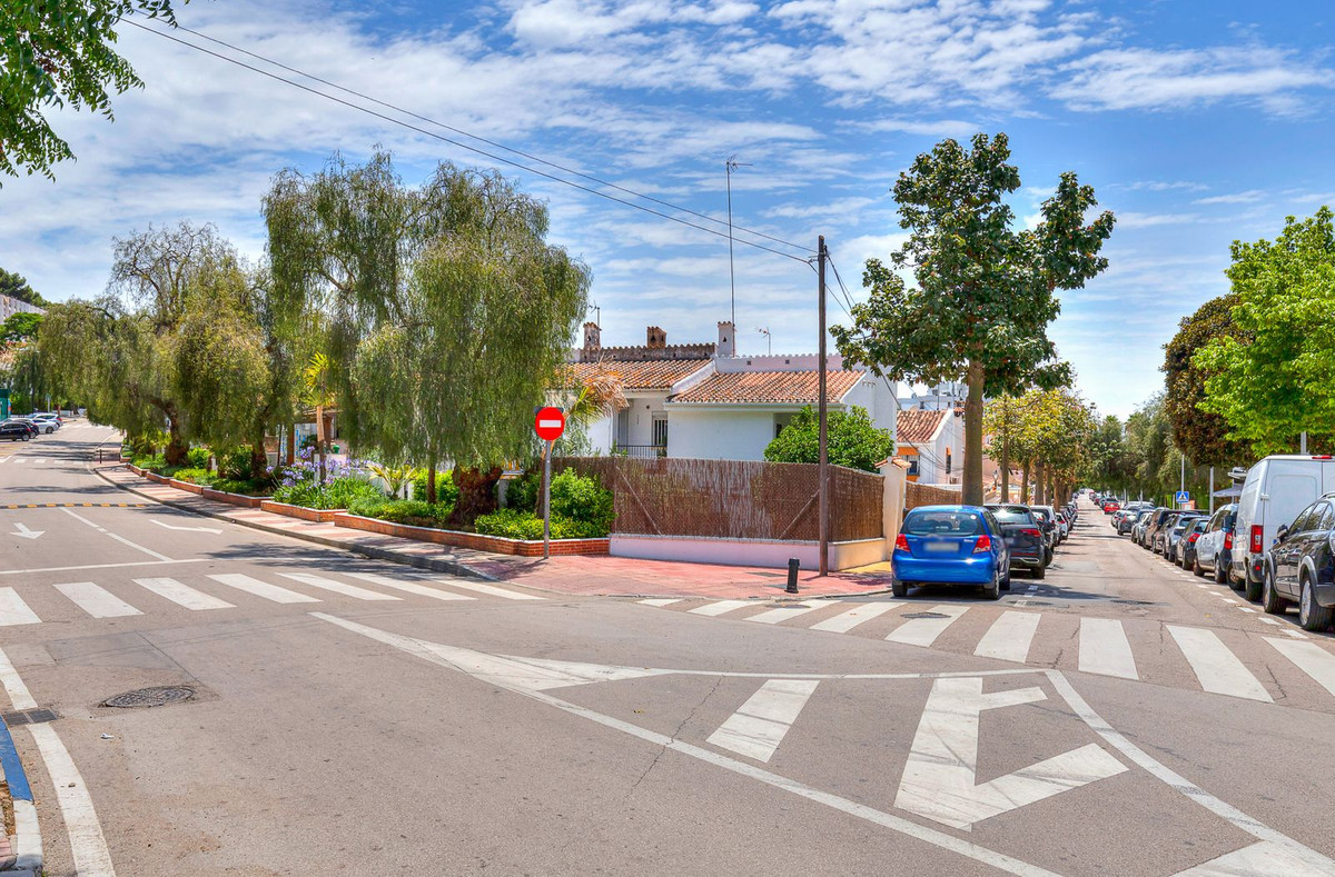 Semi-Vrijstaande Villa te koop in Nueva Andalucía R4342423