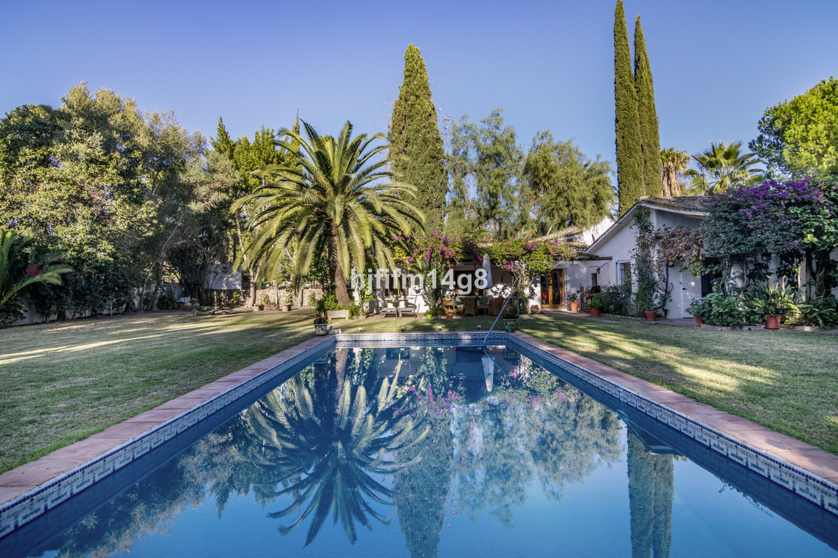 Vrijstaande Villa te koop in Nueva Andalucía R4608643