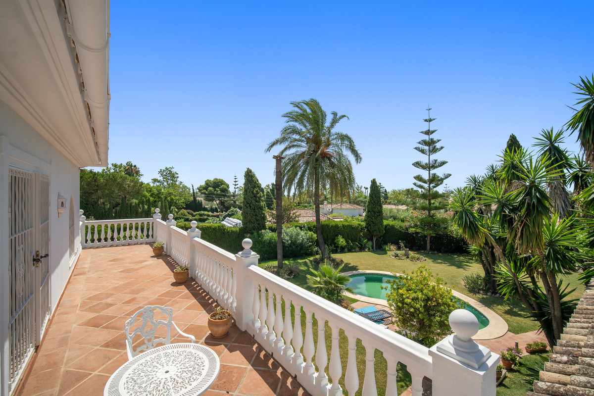 Vrijstaande Villa te koop in Guadalmina Alta R4359994