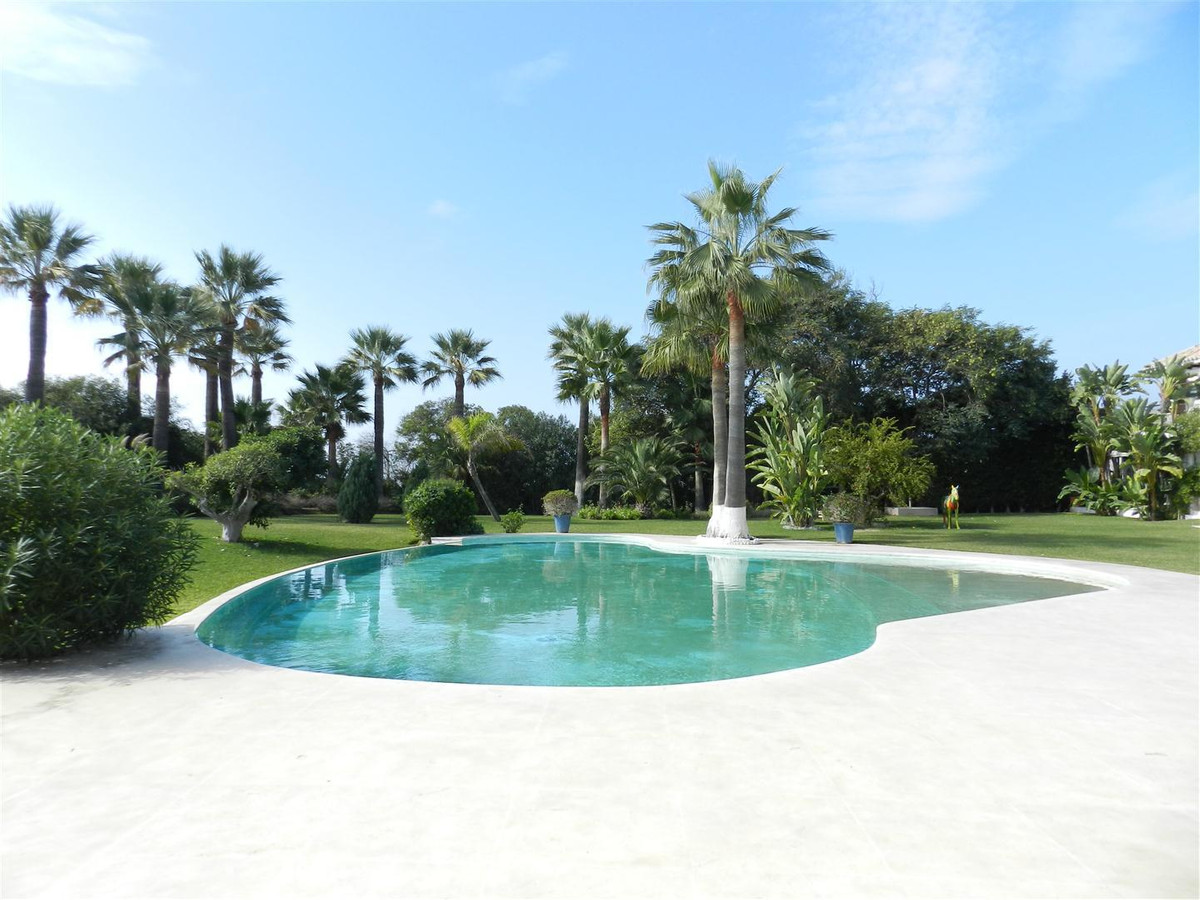 Vrijstaande Villa te koop in Guadalmina Baja R4544632