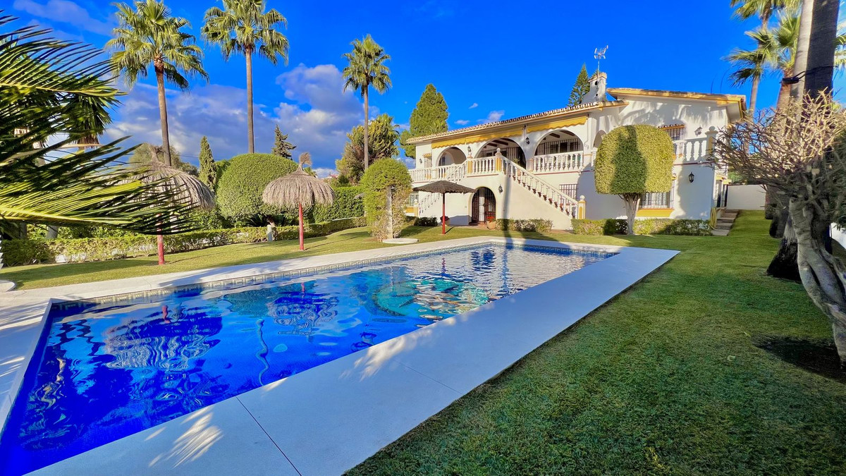 Vrijstaande Villa te koop in Guadalmina Alta R4203589