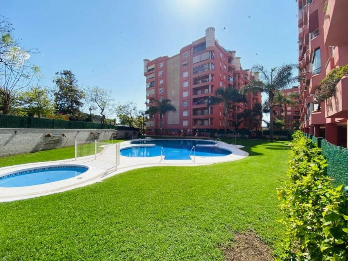 Middle Floor Apartment for sale in Fuengirola R4558141