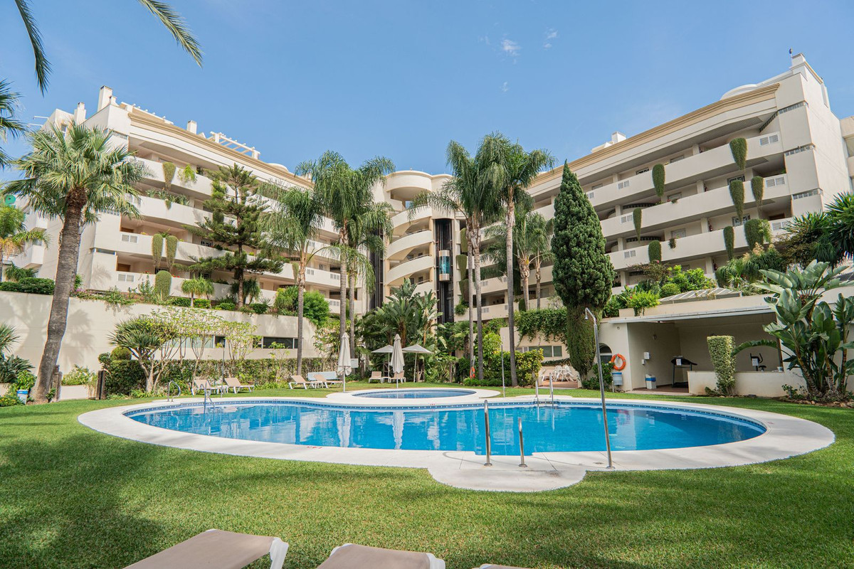 Middle Floor Apartment for sale in Puerto Banús R4418455
