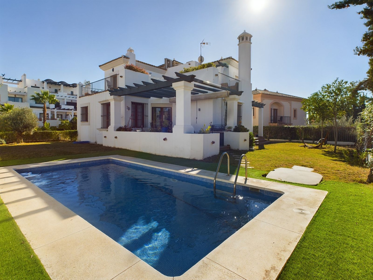 Vrijstaande Villa te koop in Estepona R4560457