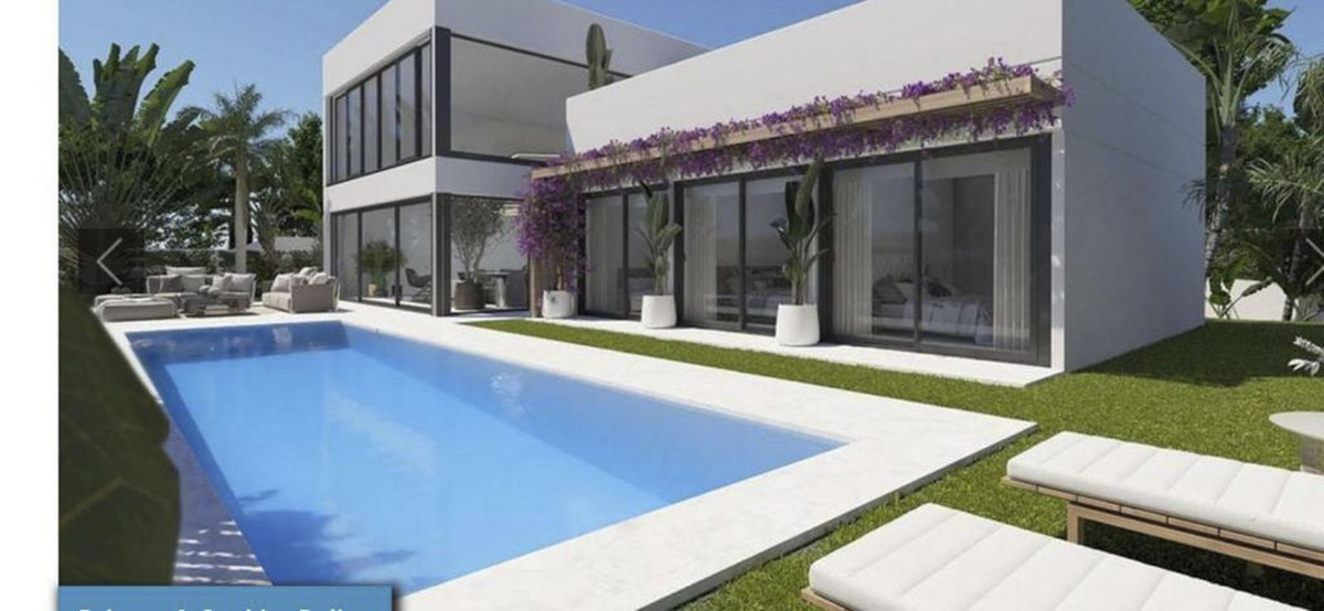 Vrijstaande Villa te koop in Estepona R4126930