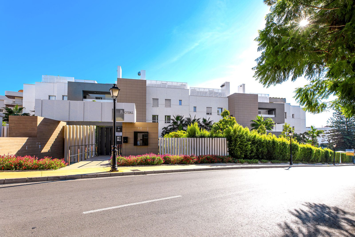 Apartamento Planta Media en venta en Nueva Andalucía R4593799