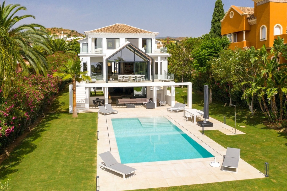 Vrijstaande Villa te koop in Nueva Andalucía R4200397