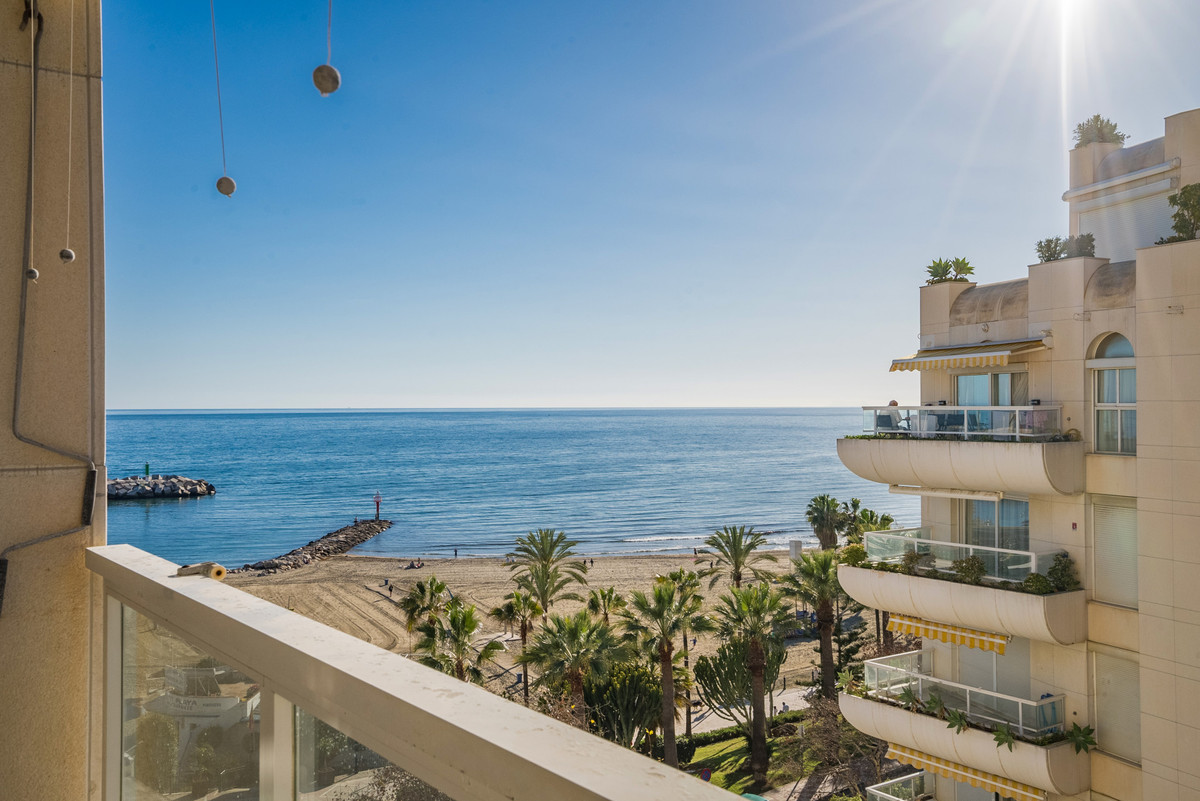 Middle Floor Apartment for sale in Marbella R4643140