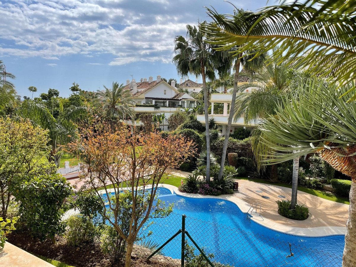 Ground Floor Apartment for sale in Marbella R4316719