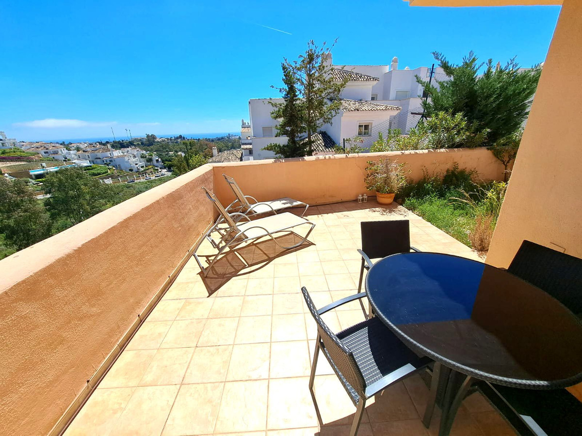 Middle Floor Apartment for sale in Nueva Andalucía R4437103