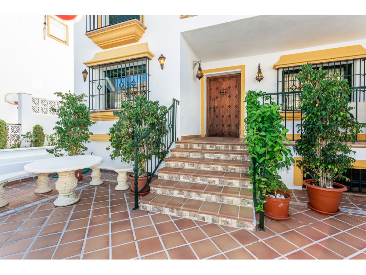 Semi-Vrijstaande Villa te koop in San Pedro de Alcántara R4026250