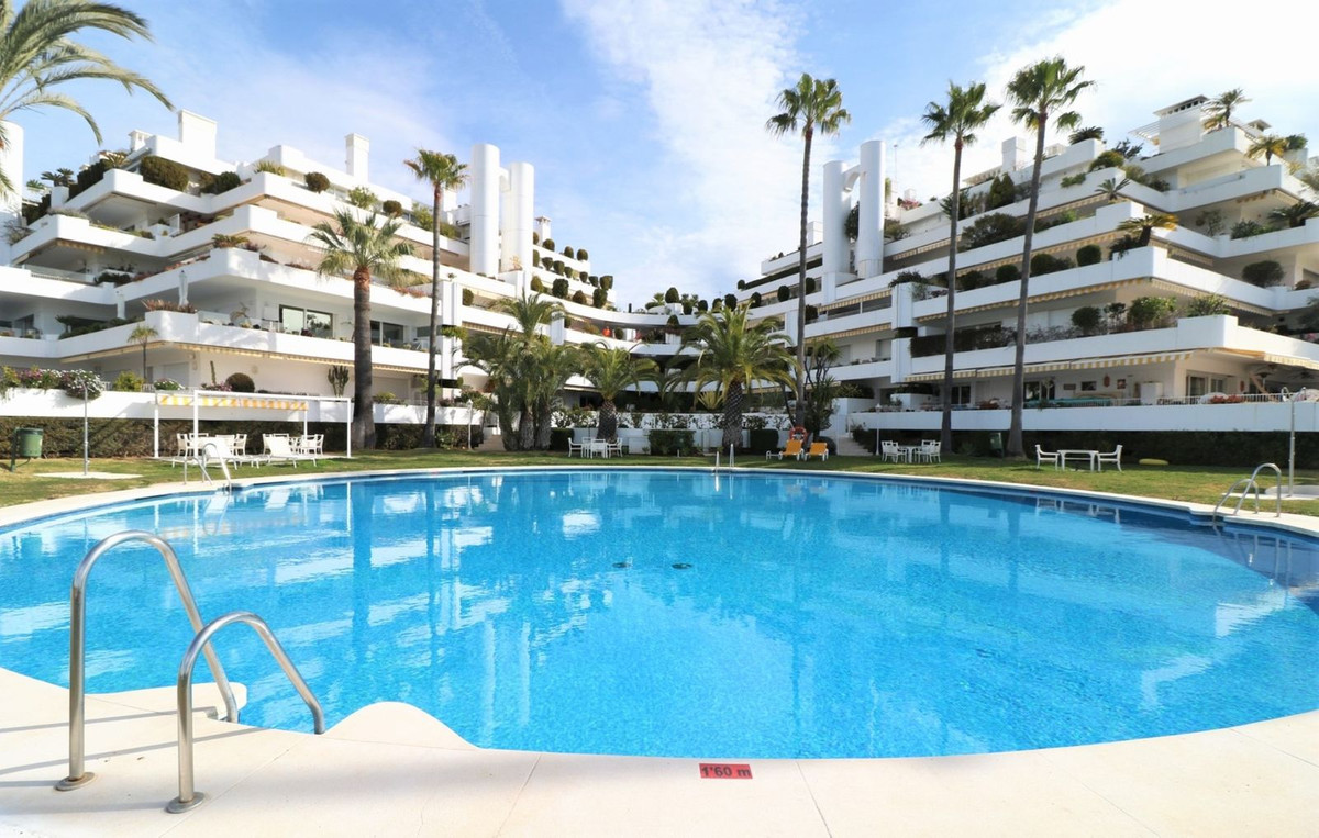 Lägenhet på mellanplan Till salu i Marbella R4442830