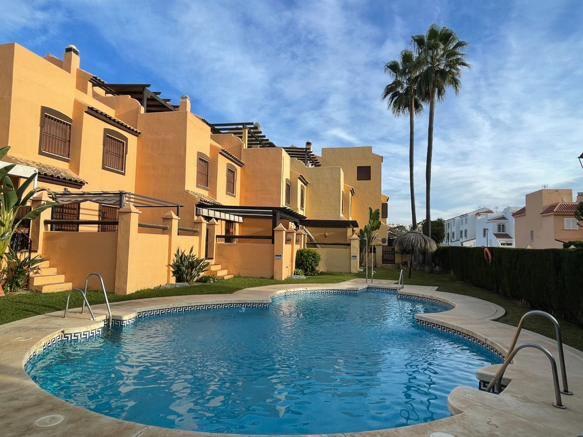Townhouse for sale in Casares Playa R4690894
