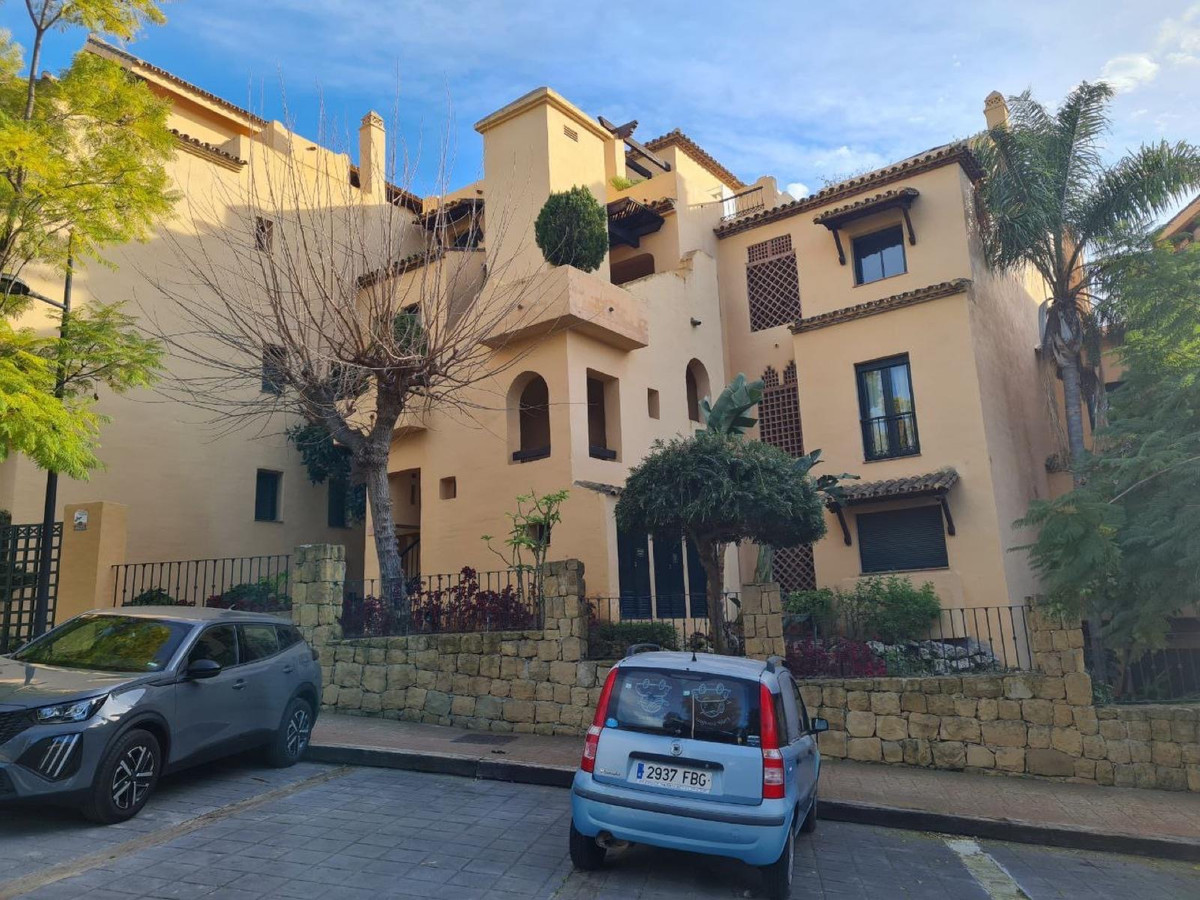 Middle Floor Apartment for sale in Diana Park R4691485