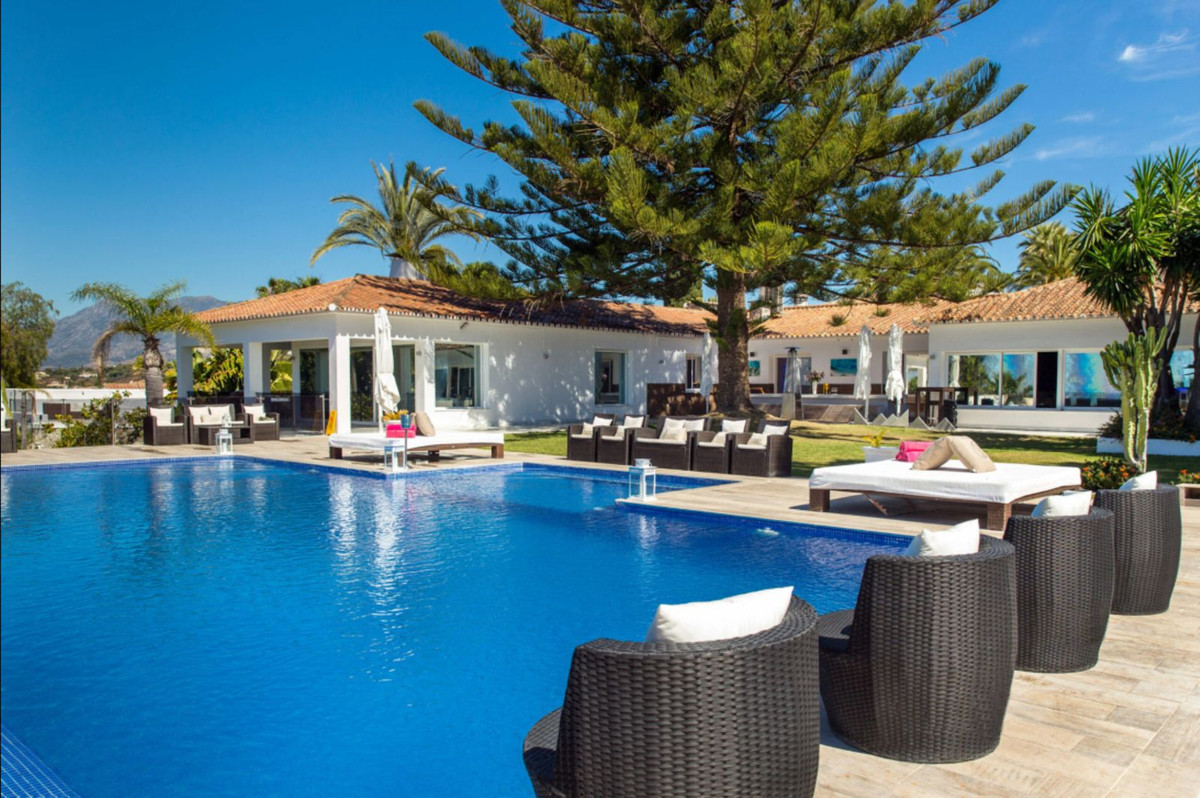Vrijstaande Villa te koop in Marbella R4647589