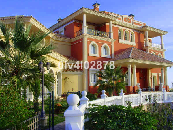 Vrijstaande Villa te koop in Torrequebrada R2101634