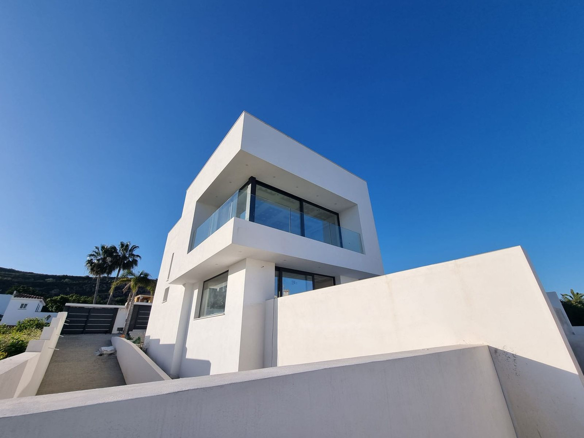 Detached Villa for sale in San Roque R4713718