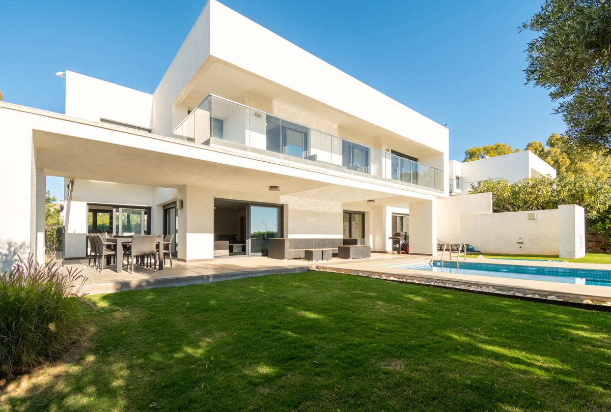 Villa - Chalet en venta en La Duquesa R3997255