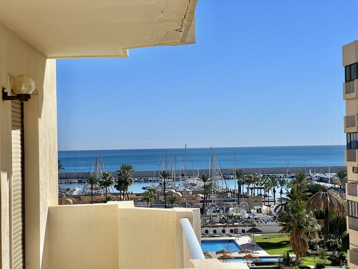Middle Floor Apartment for sale in Fuengirola R4577155