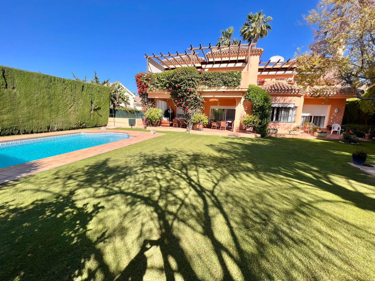 Villa - Chalet en venta en Nueva Andalucía R4679149