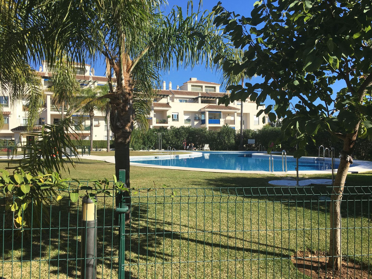 Middle Floor Apartment for sale in Nueva Andalucía R4435933