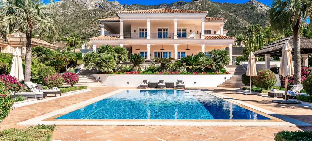 Vrijstaande Villa te koop in Sierra Blanca R4405078