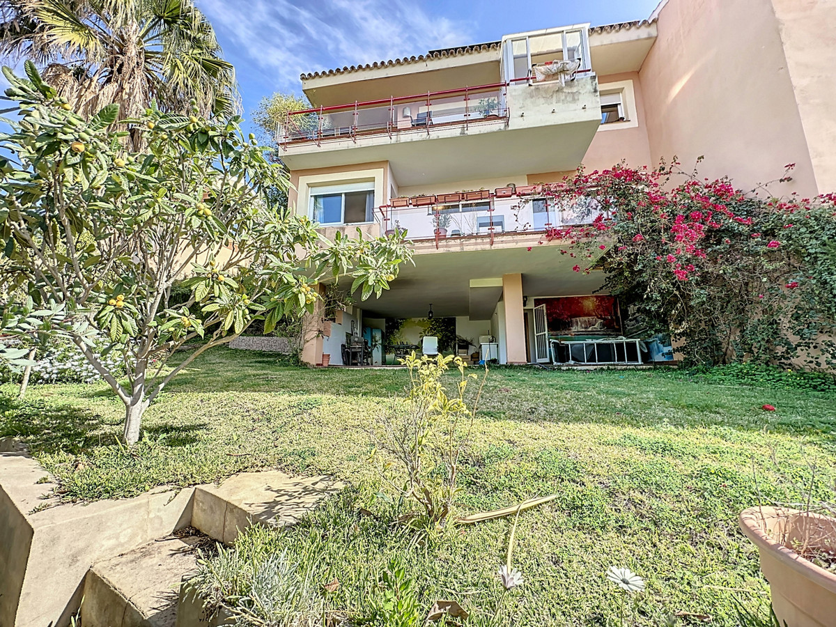 Semi-Detached House for sale in Estepona R4662034