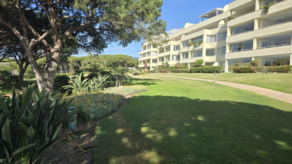 Middle Floor Apartment for sale in Cabopino R4379326