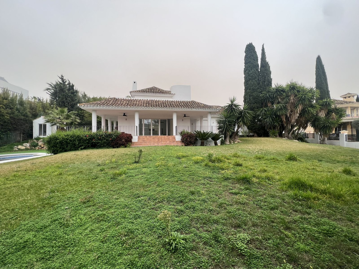 Vrijstaande Villa te koop in Nueva Andalucía R4681330