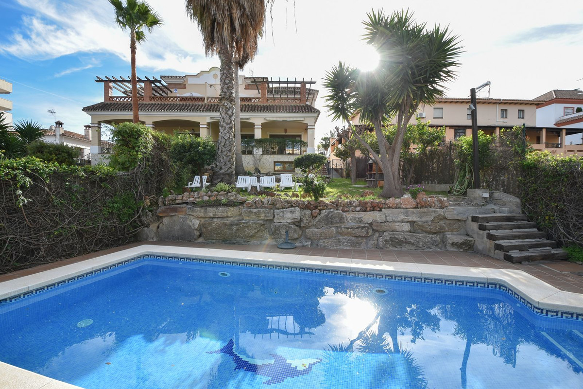 Semi-Vrijstaande Villa te koop in Marbella R4274503