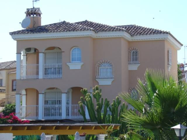 Villa Til salgs i El Coto R3515266