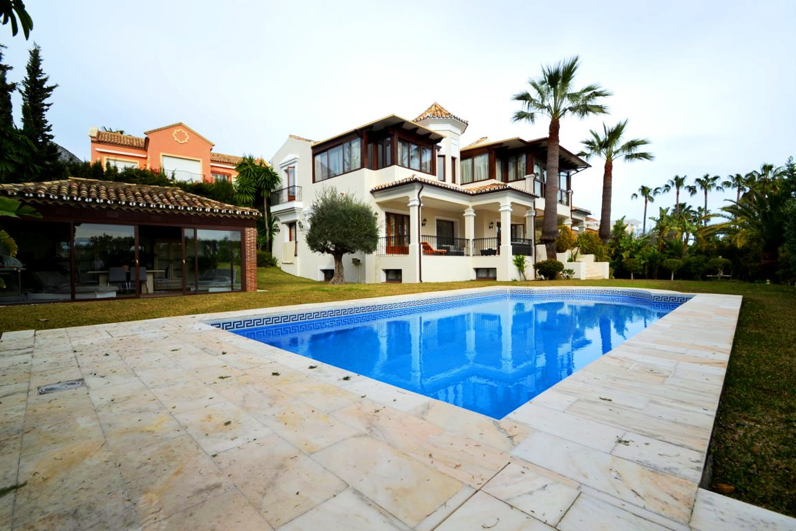 Vrijstaande Villa te koop in Sierra Blanca R3124684