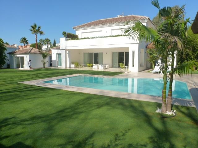 Vrijstaande Villa te koop in Guadalmina Baja R2386847