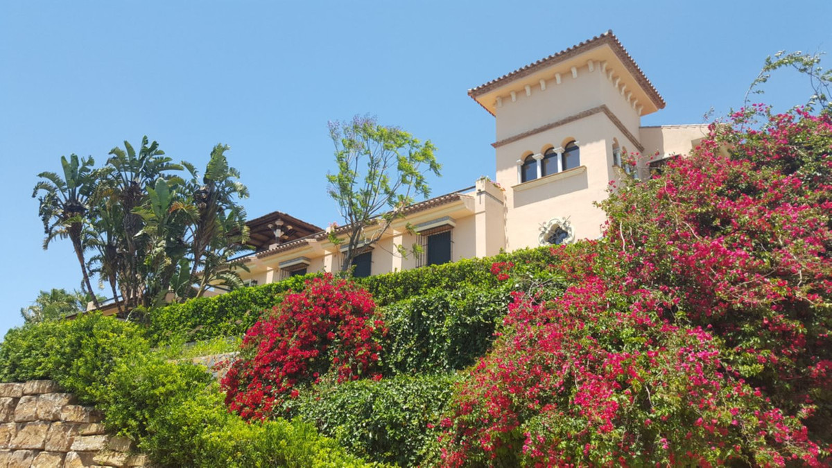 Vrijstaande Villa te koop in Estepona R3329542