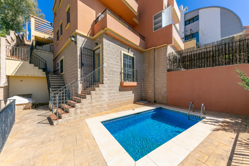 Semi-Detached House for sale in Fuengirola R2482985