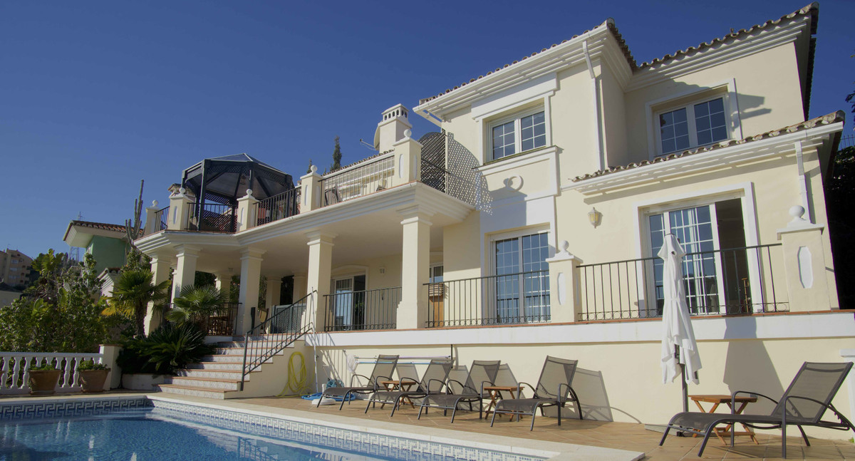 Villa te koop in Elviria R4346356