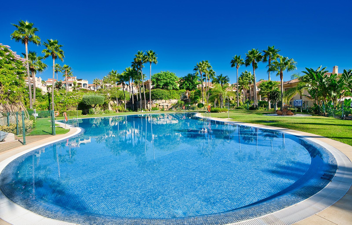 Villa te koop in Riviera del Sol R4142536