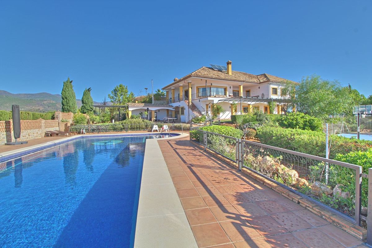 Villa te koop in Estepona R4502134