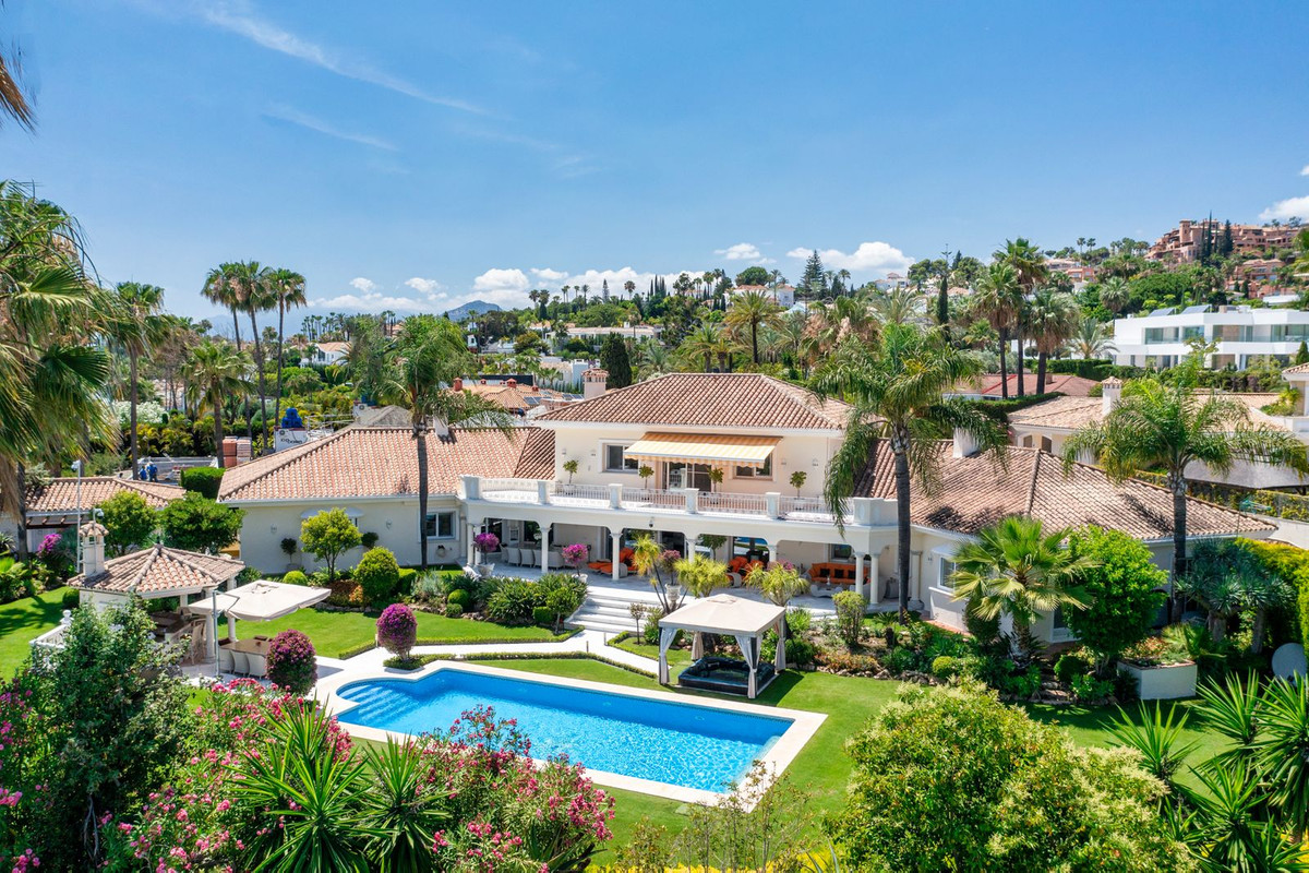 Villa te koop in Nueva Andalucía R4351474