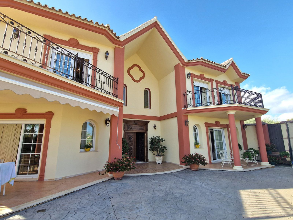 Villa te koop in Alhaurín el Grande R4383793