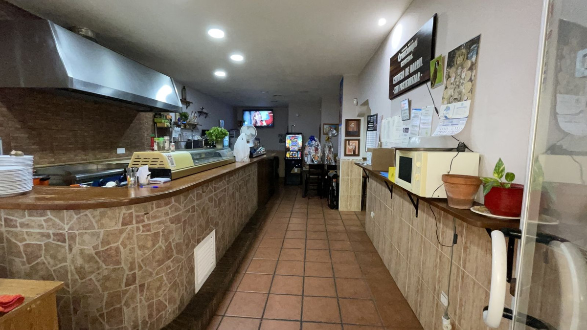 Local Comercial en Venta en San Luis de Sabinillas