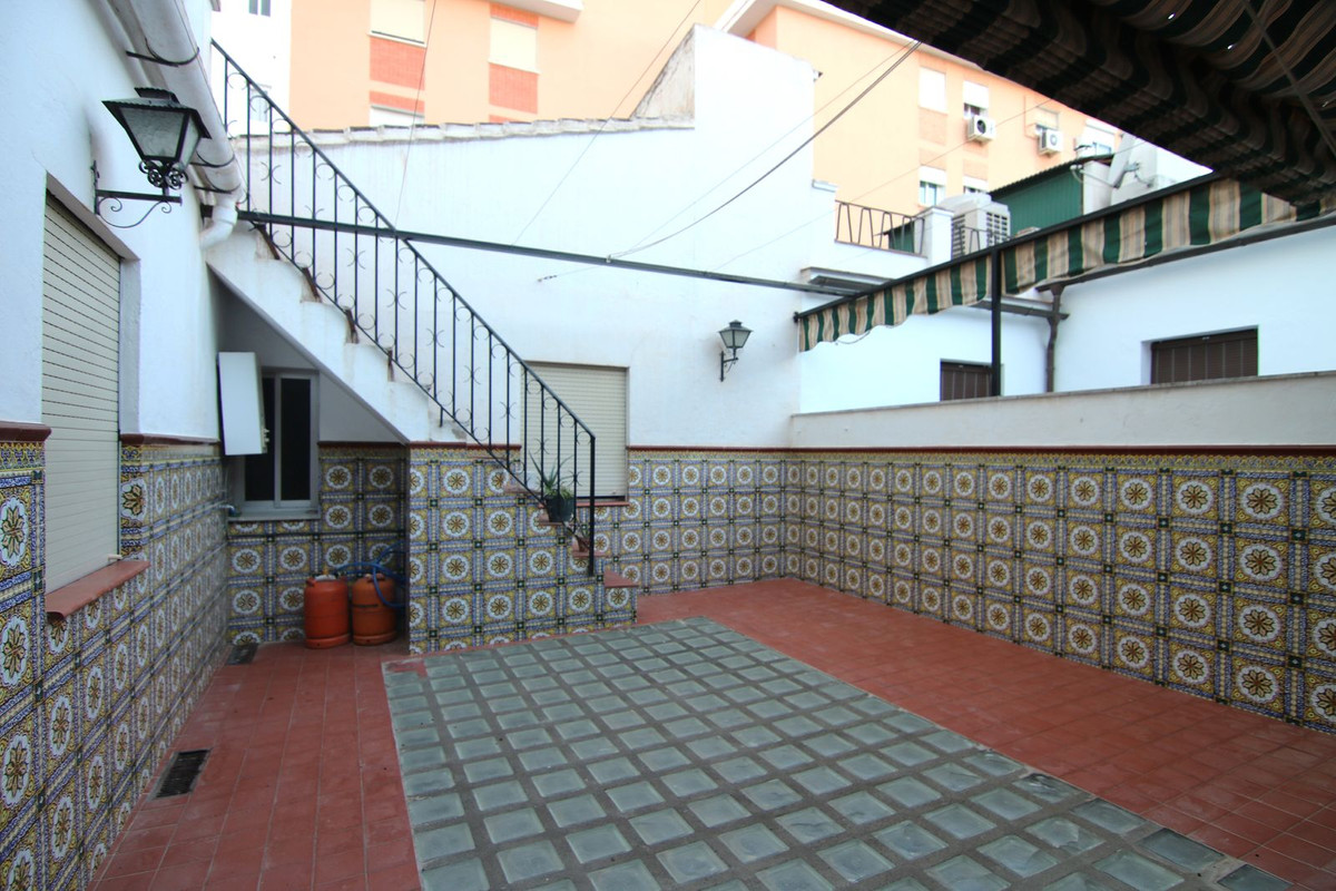 4 Bedroom Middle Floor Apartment For Sale Coín