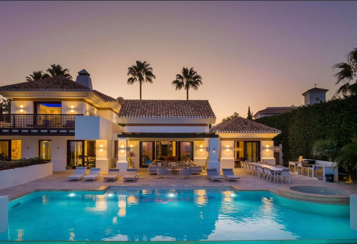 Villa in Los Flamingos on Costa del Sol For Sale