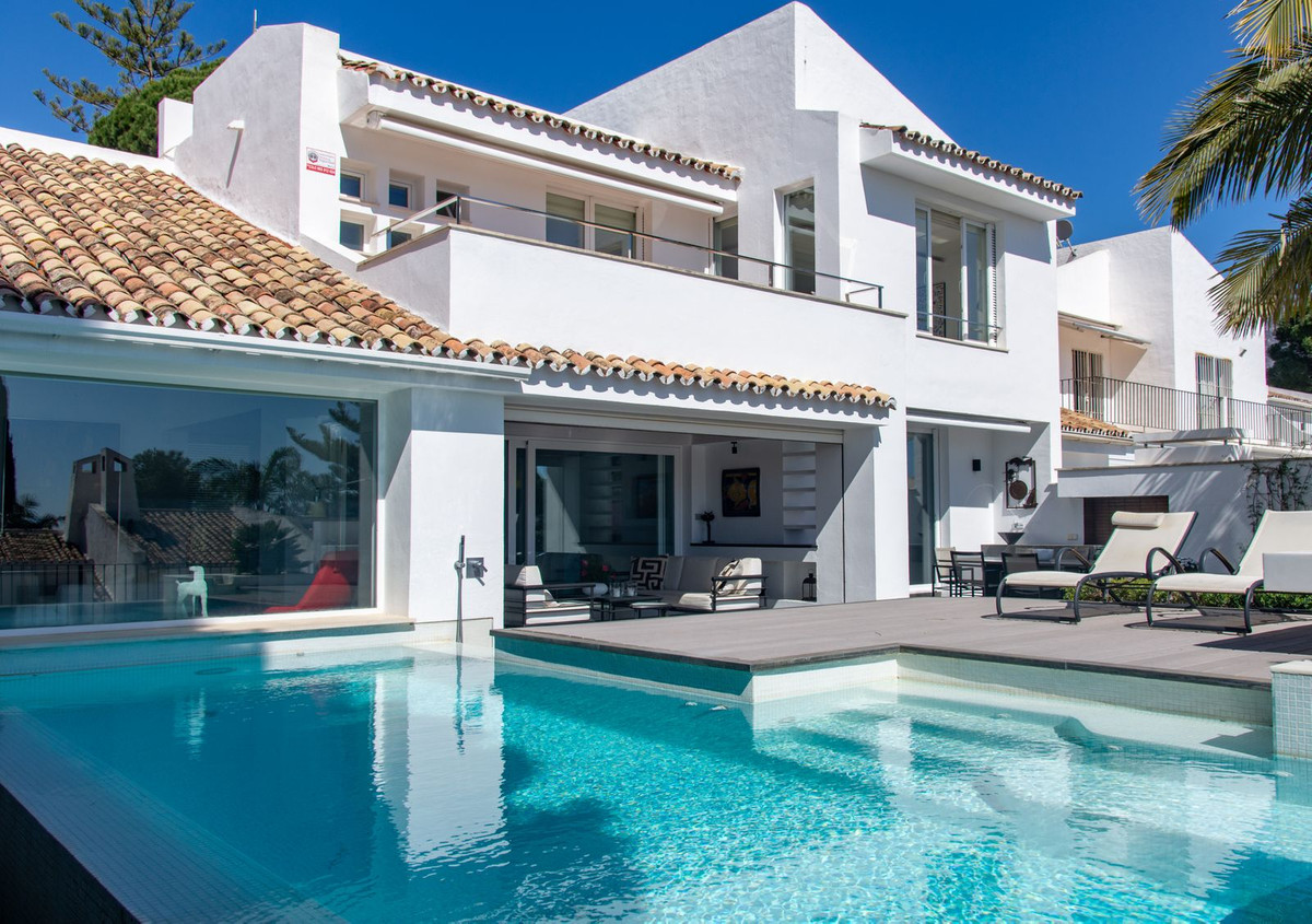 Villa in Nueva Andalucia on Costa del Sol For Sale