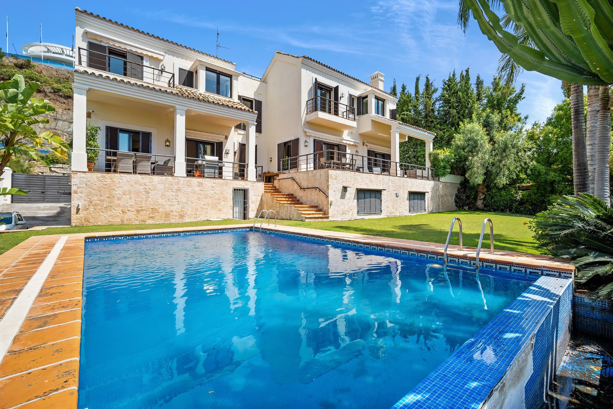 Villa in La Quinta on Costa del Sol For Sale