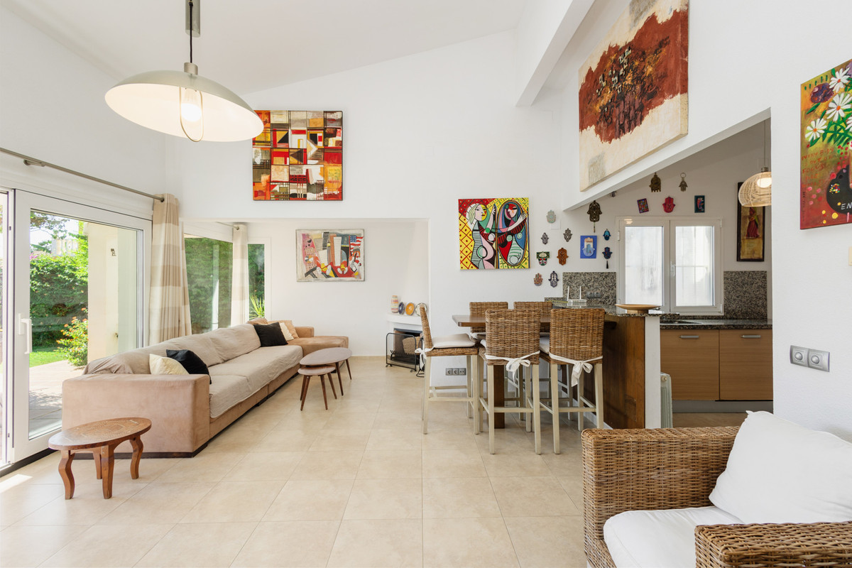 						Villa  Detached
																					for rent
																			 in Costabella
					