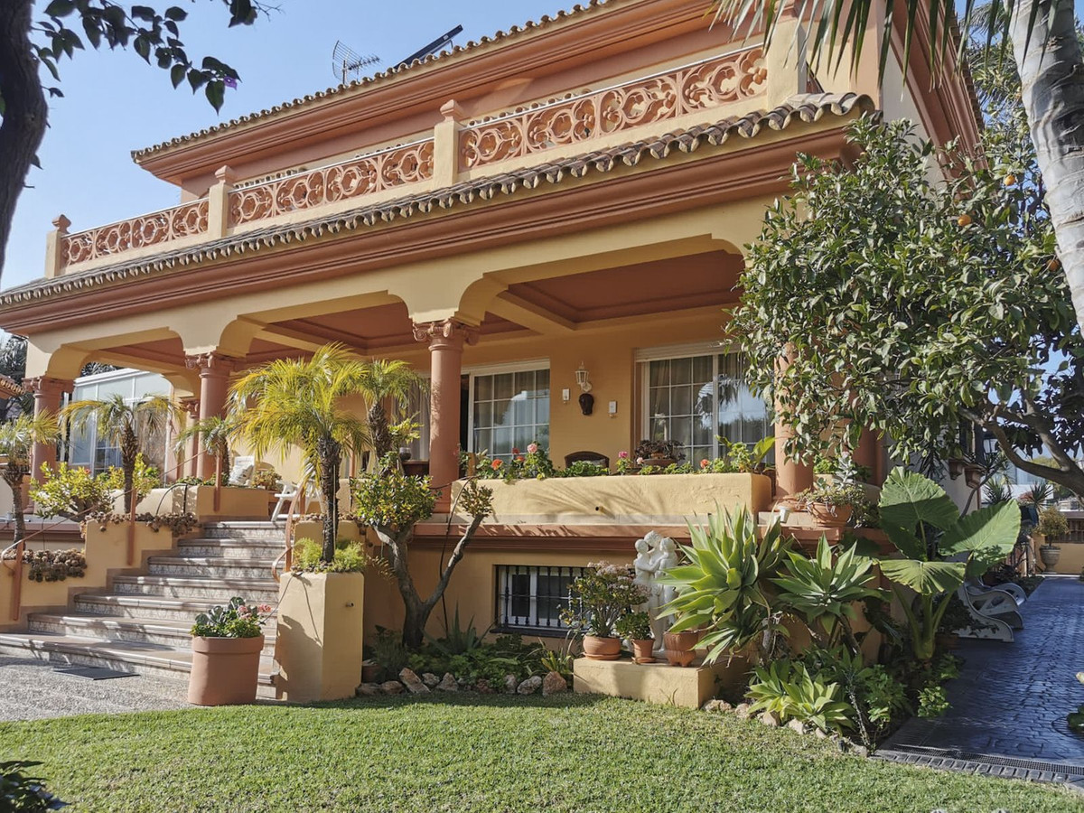 						Villa  Individuelle
													en vente 
																			 à San Pedro de Alcántara
					