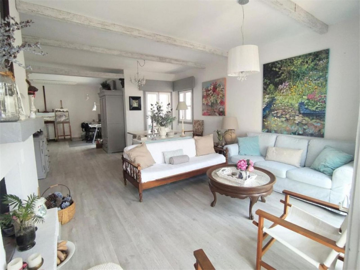 						Apartamento  Planta Media
													en venta 
																			 en Puerto Banús
					