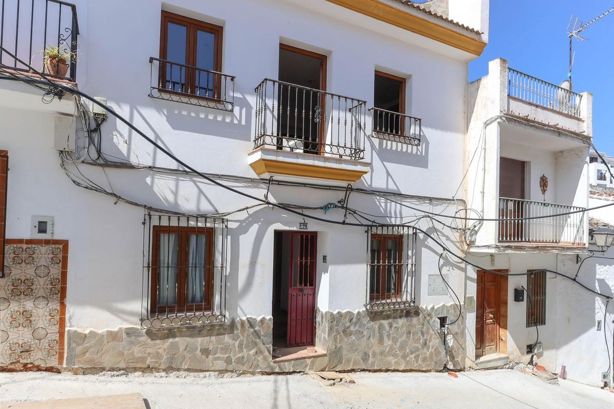 						Townhouse  Terraced
													for sale 
																			 in Guaro
					